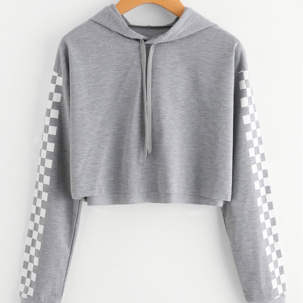 Cropped gray hoodie with checkboard sleeves